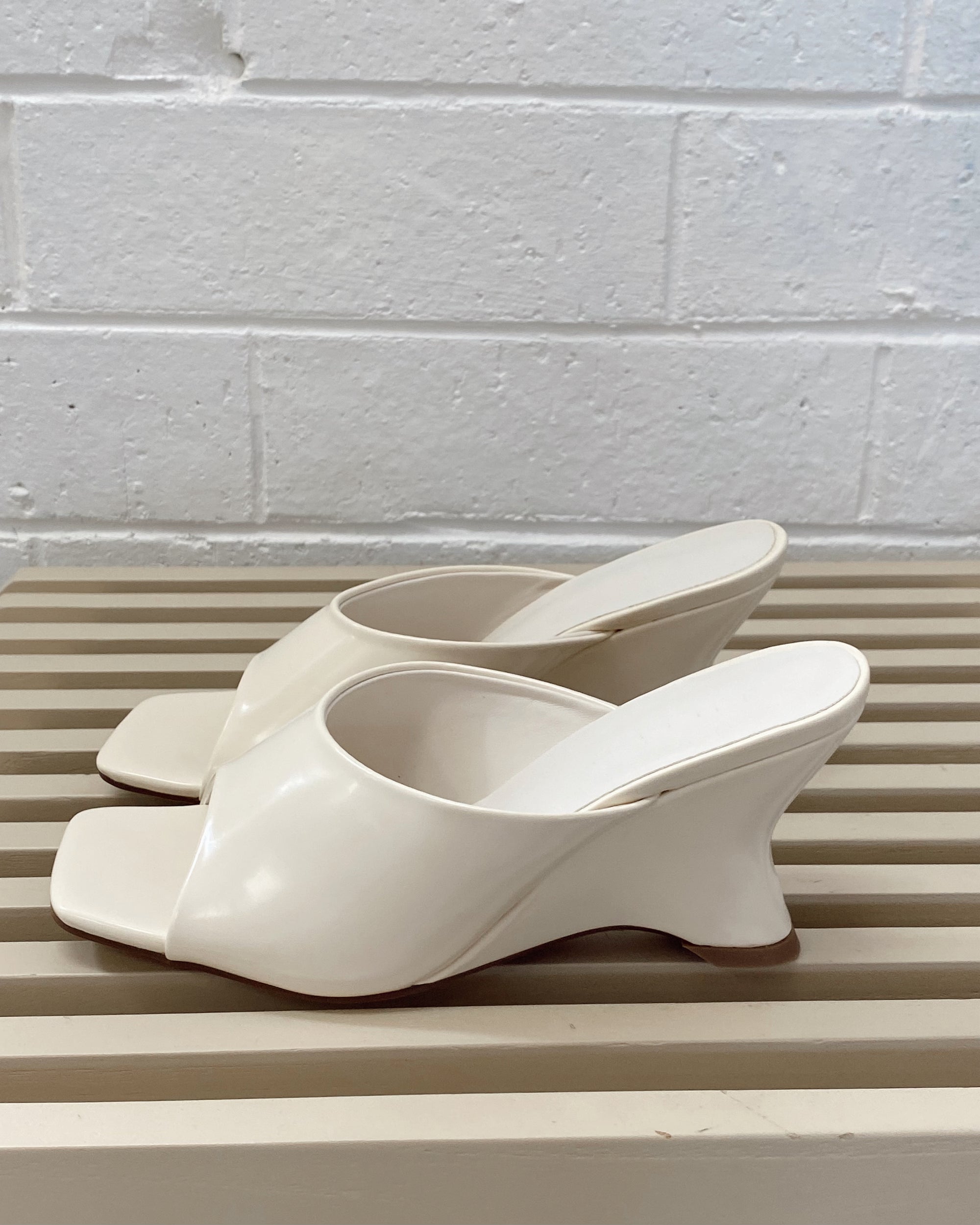 BILLINI ISELLE BONE WEDGE