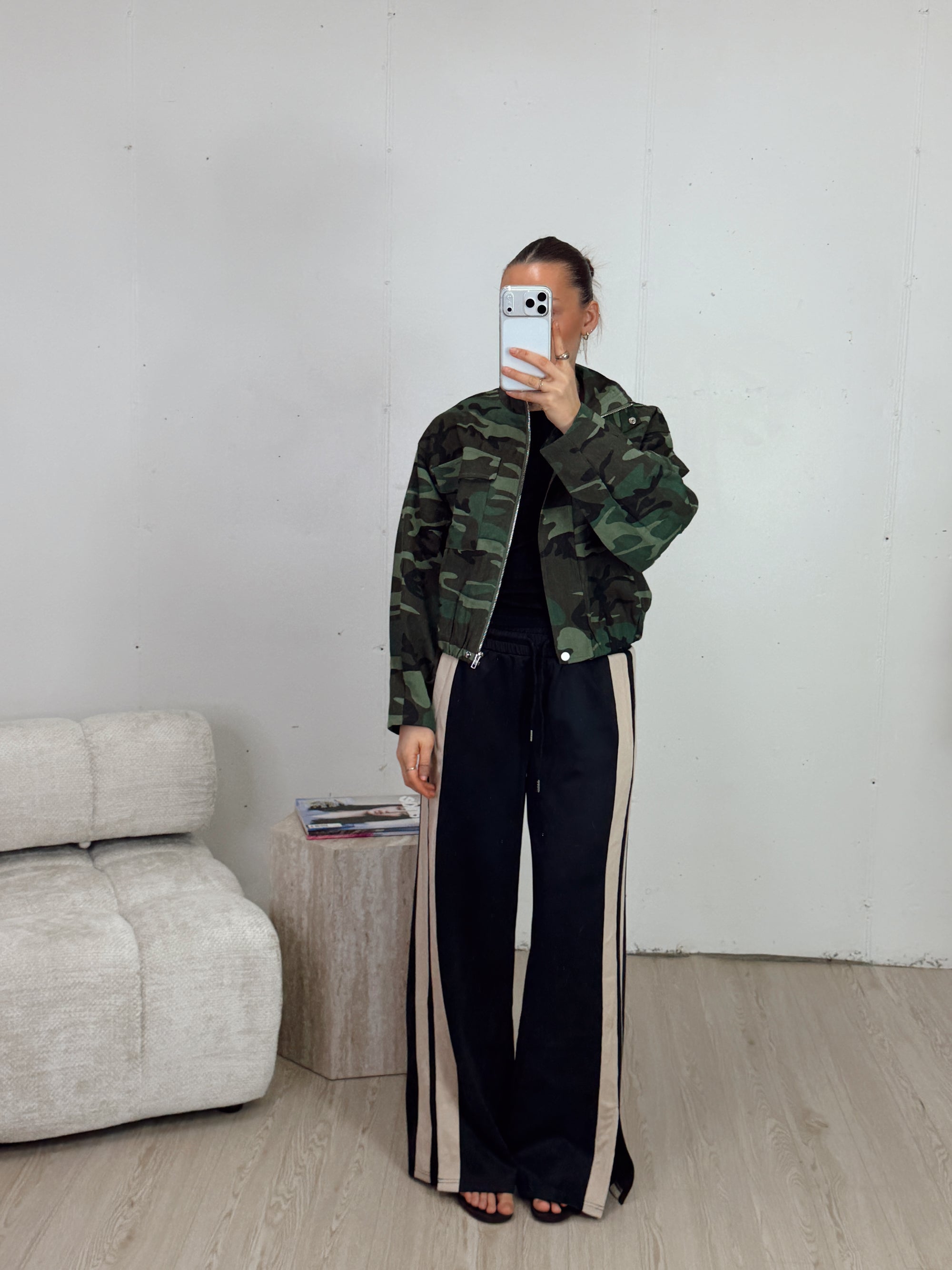 CAMEO BOMBER