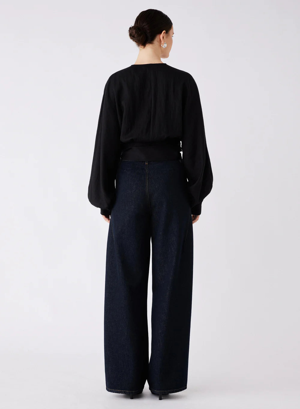 ESMAEE HILTON TIE SIDE BLOUSE