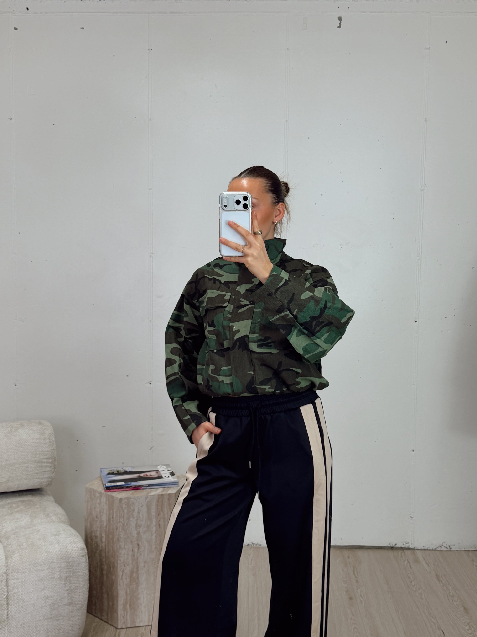 CAMEO BOMBER
