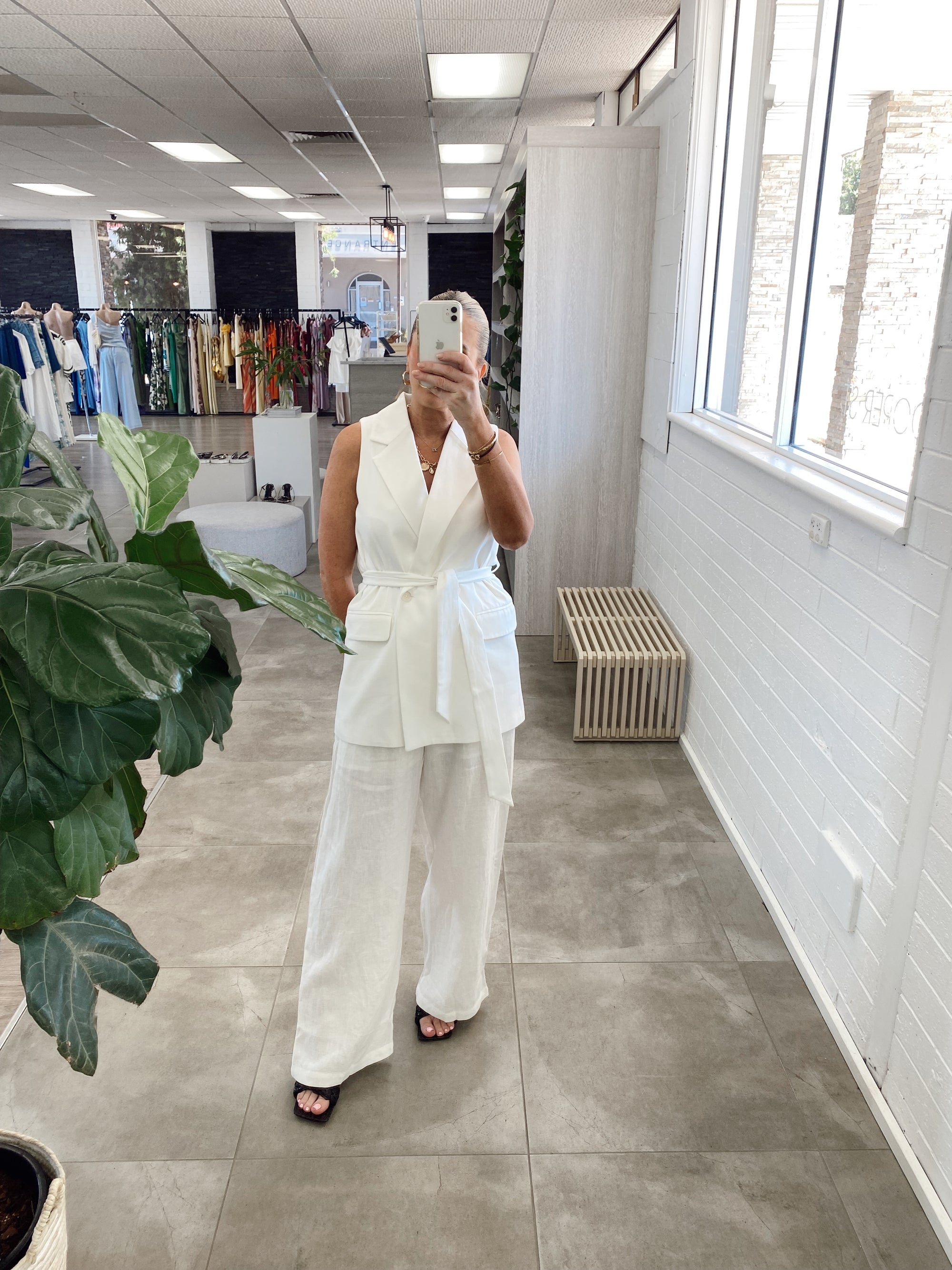 THE ESSENTIAL LINEN PANT