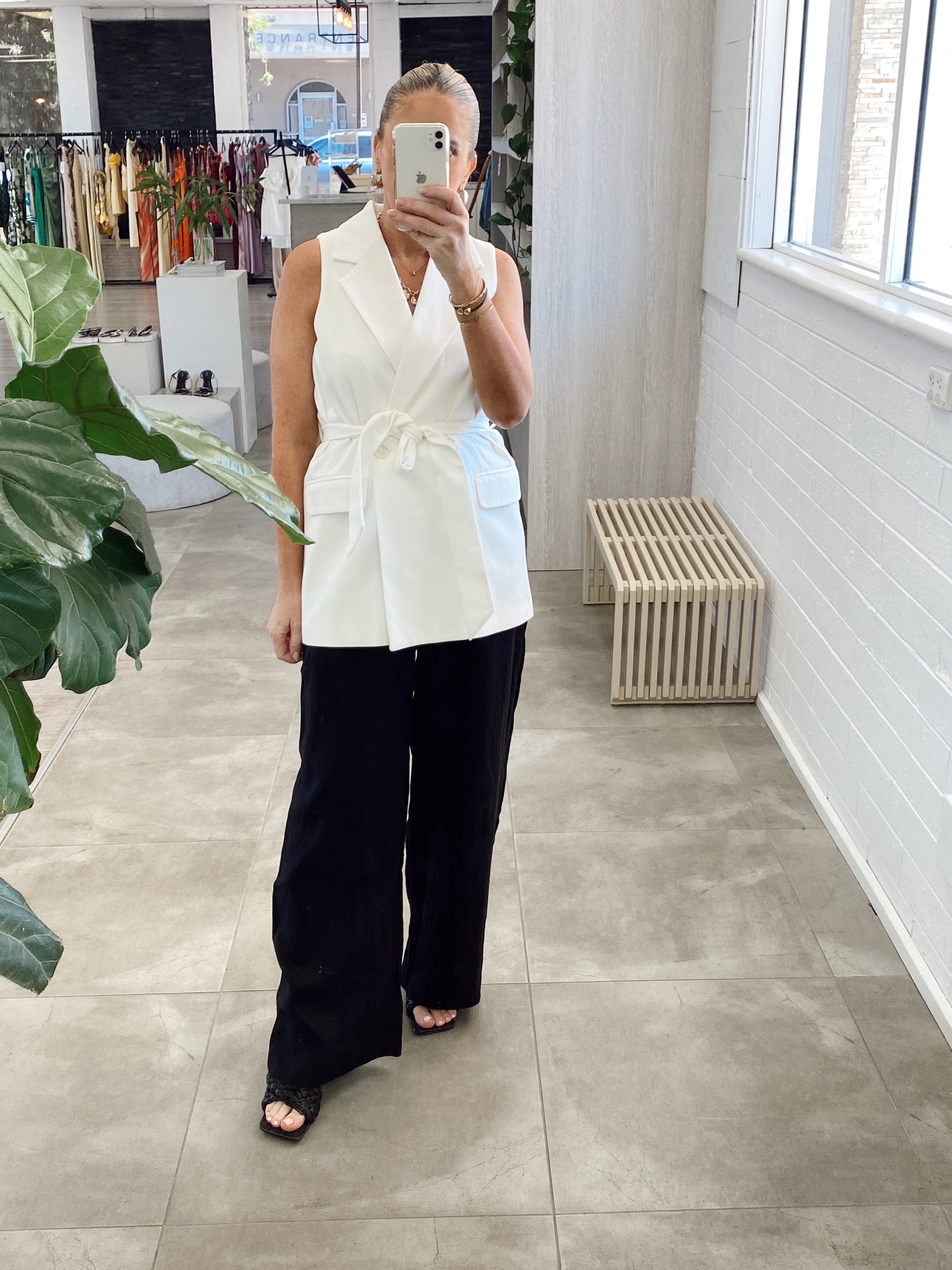 THE ESSENTIAL LINEN PANT