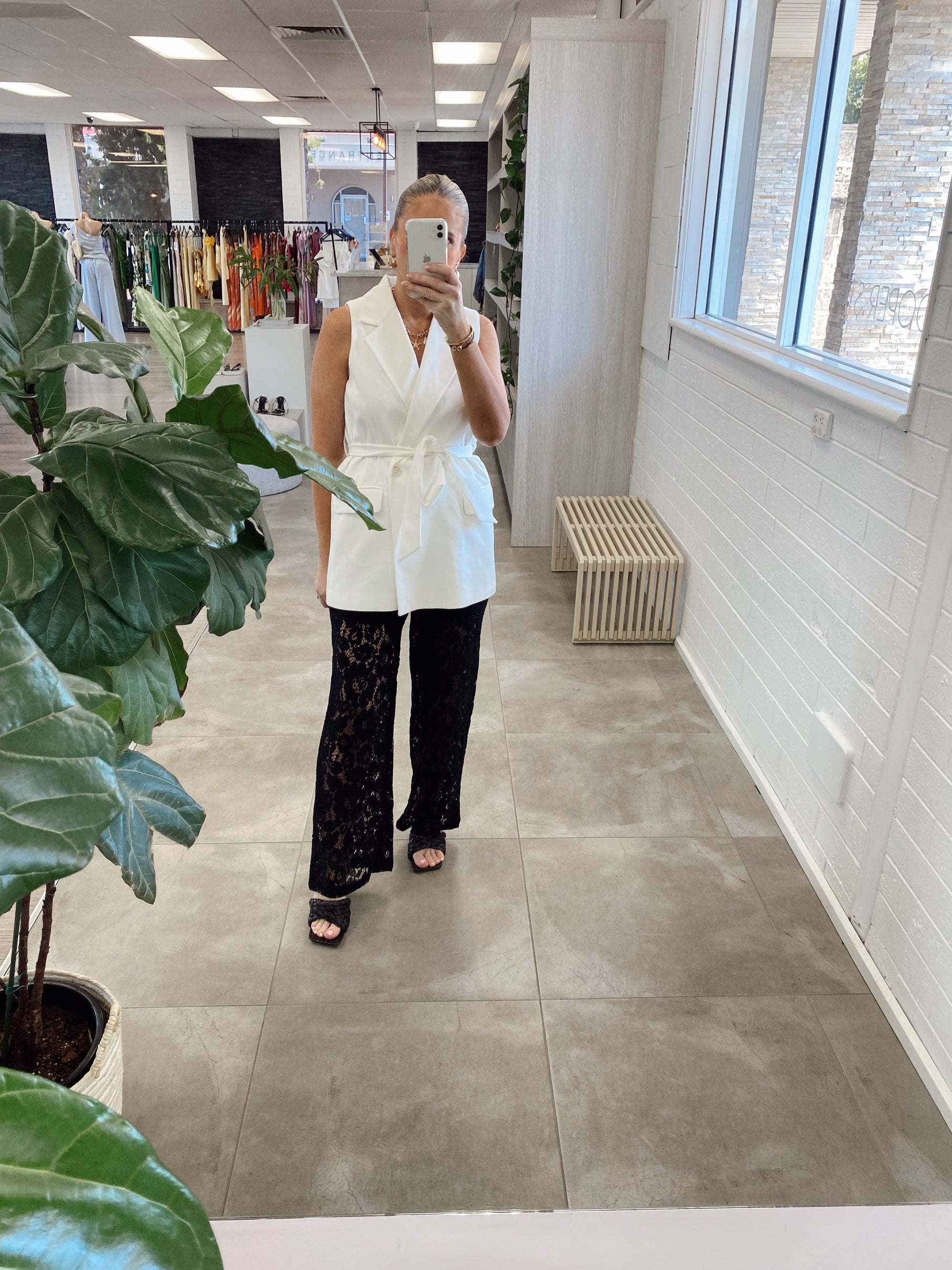 THE ESSENTIAL LINEN PANT
