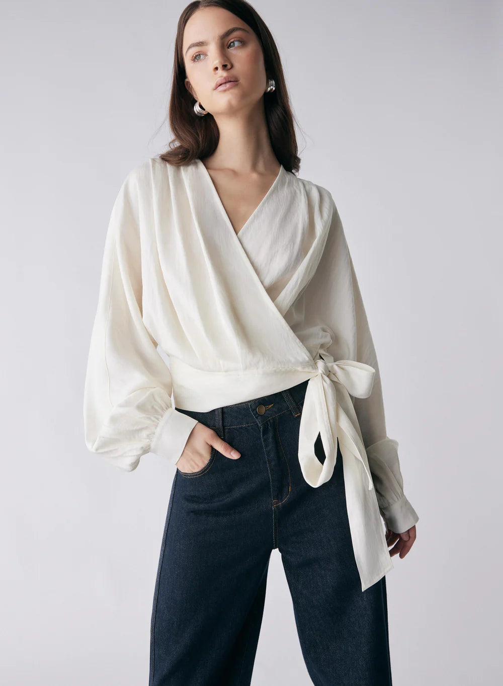 ESMAEE HILTON TIE SIDE BLOUSE