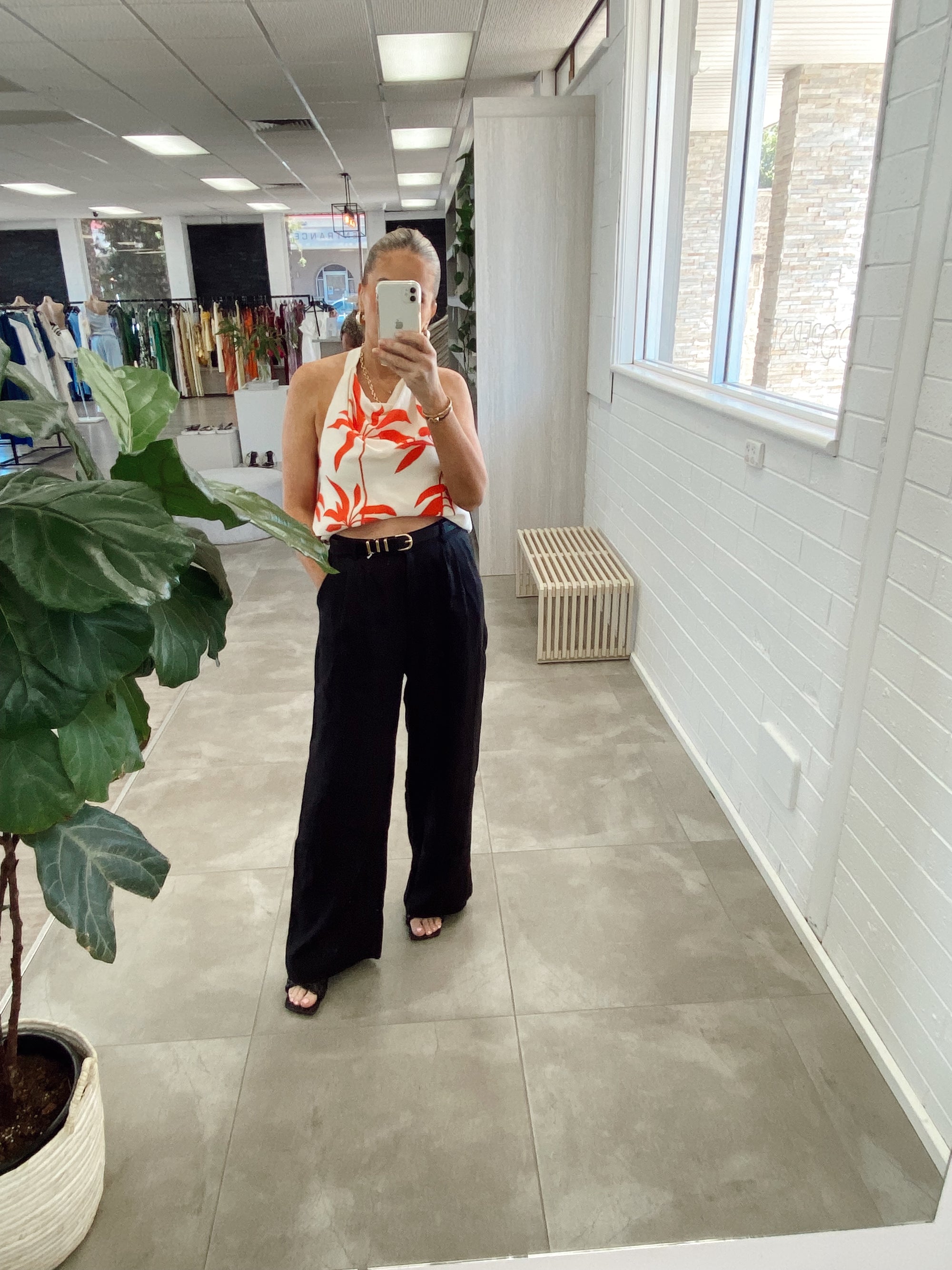THE ESSENTIAL LINEN PANT