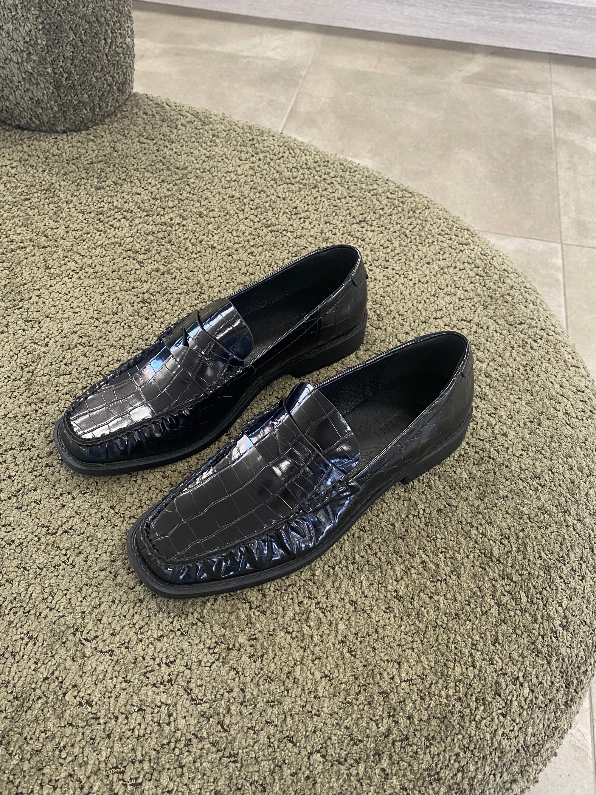 BILLINI QUANNAH BLACK CROC LOAFER