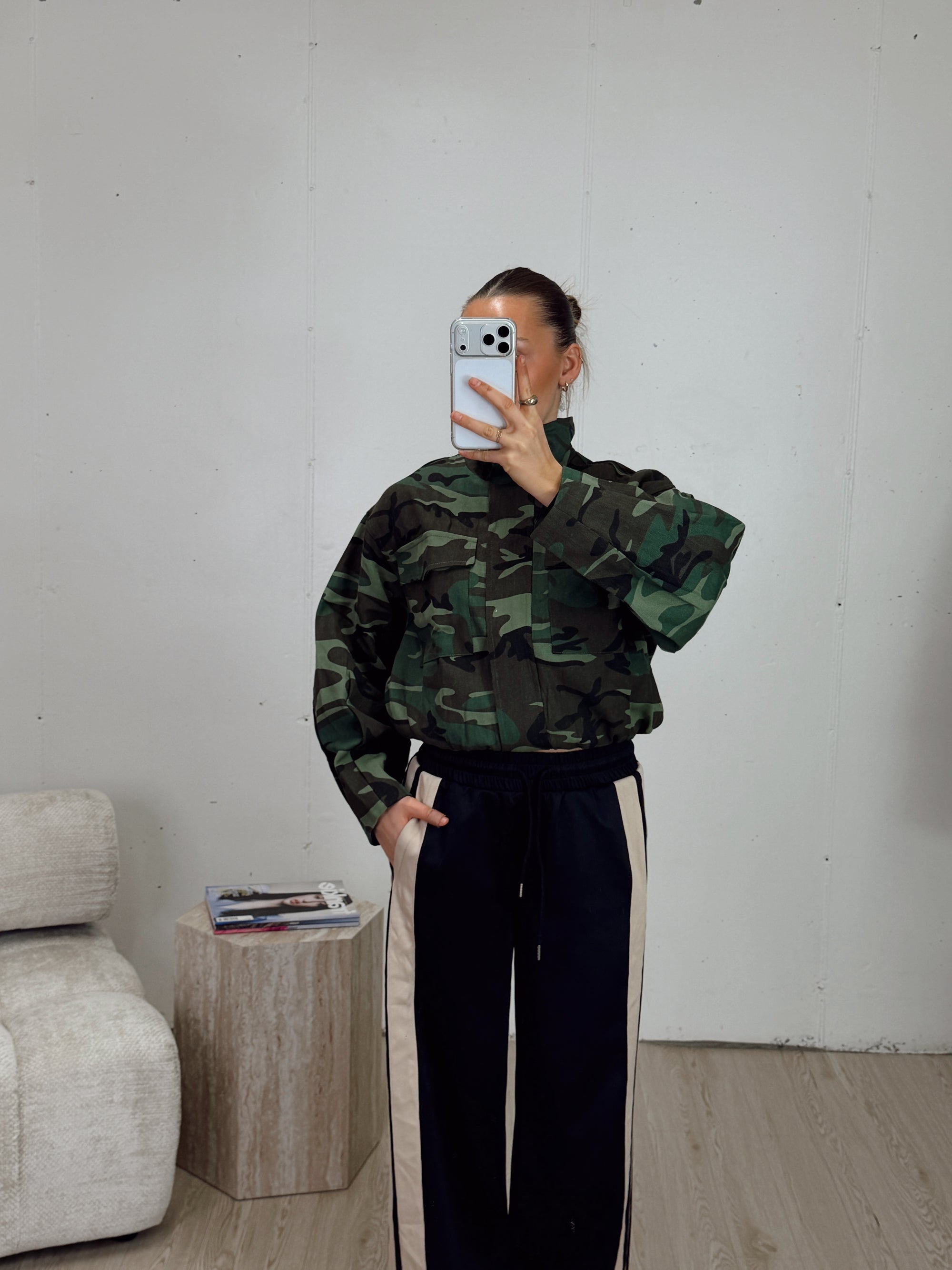 CAMEO BOMBER