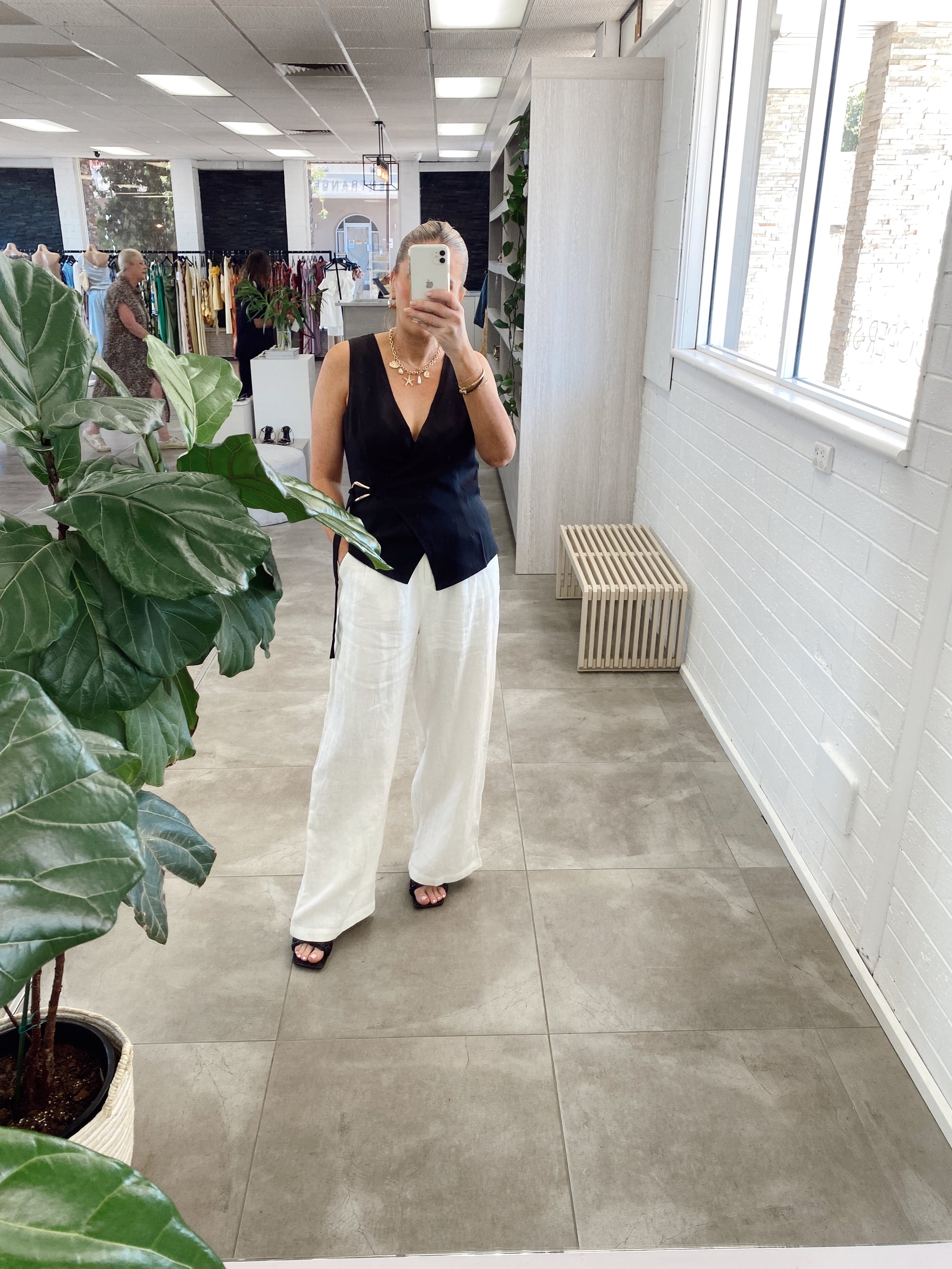 THE ESSENTIAL LINEN PANT