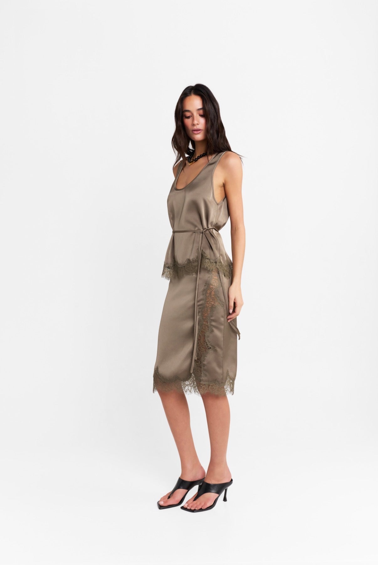 VELUNE TOP