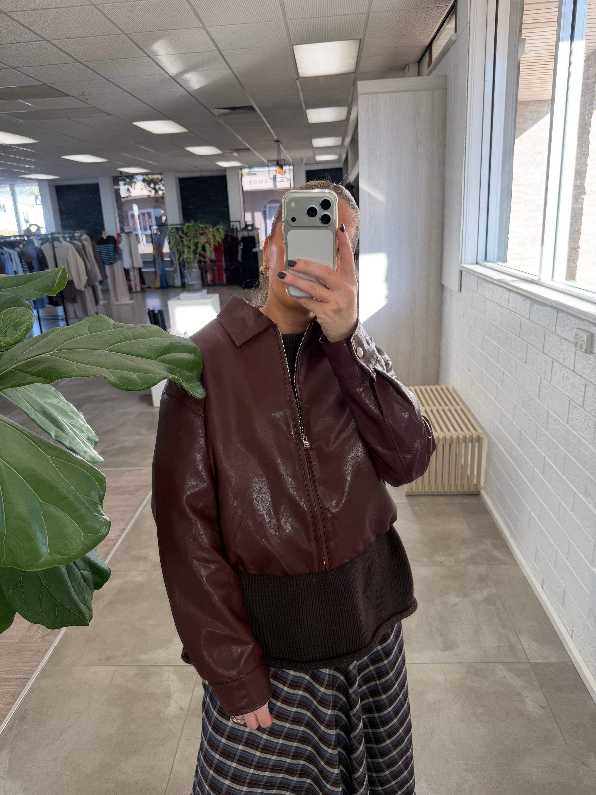 WINNIE WINE BOMBER