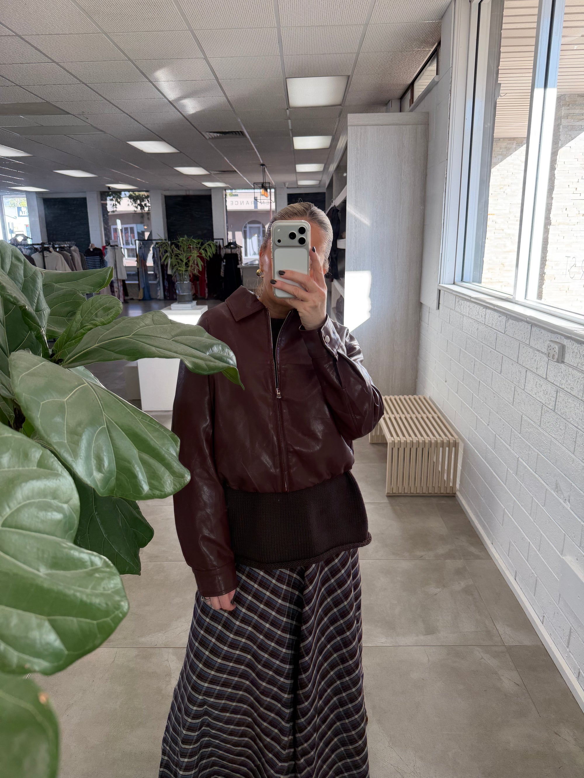 WINNIE WINE BOMBER