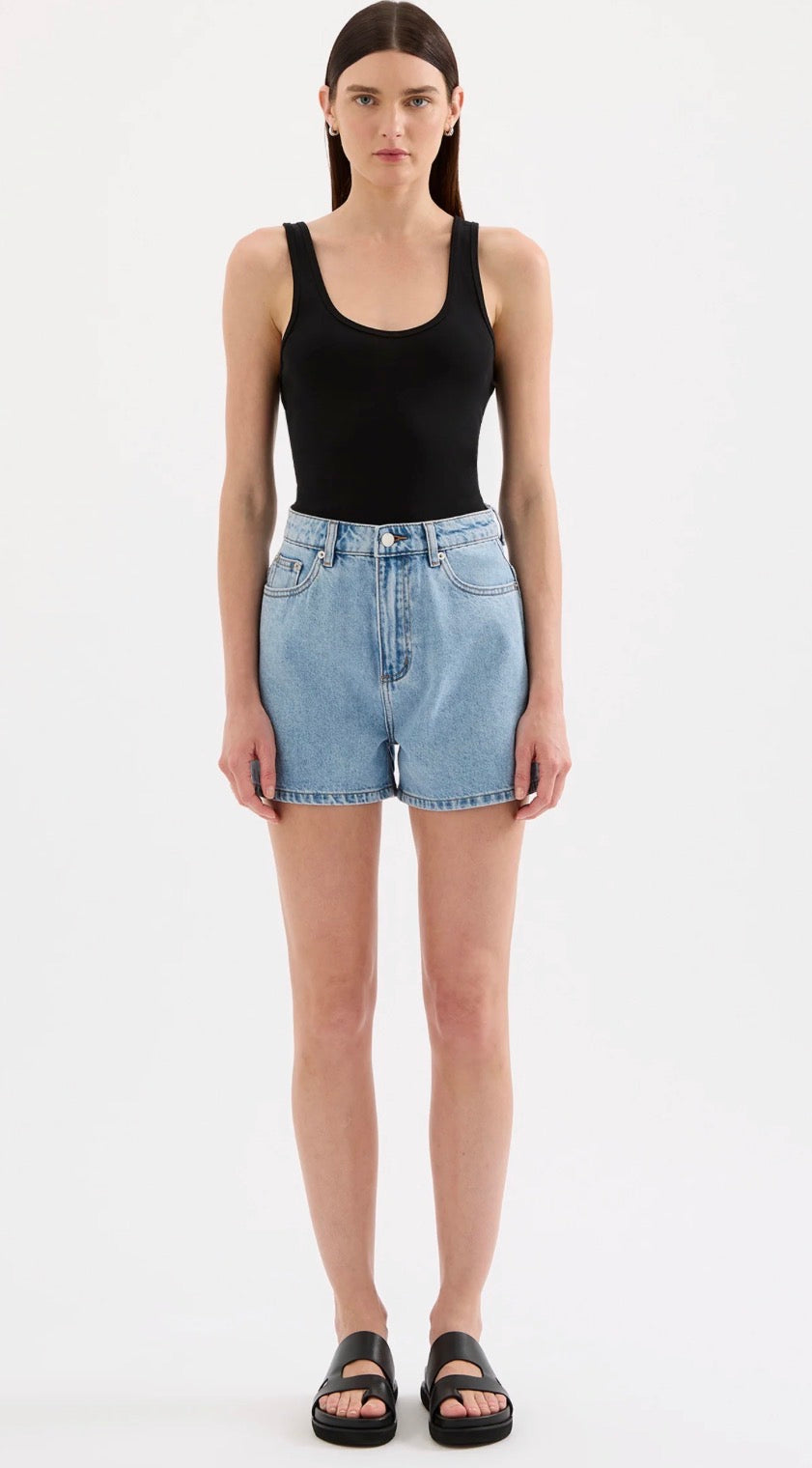 NUDE LUCY ORGANI MOM SHORT