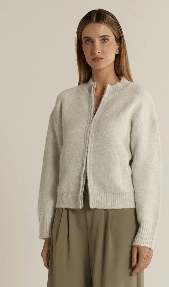 LUMI ZIP TOP