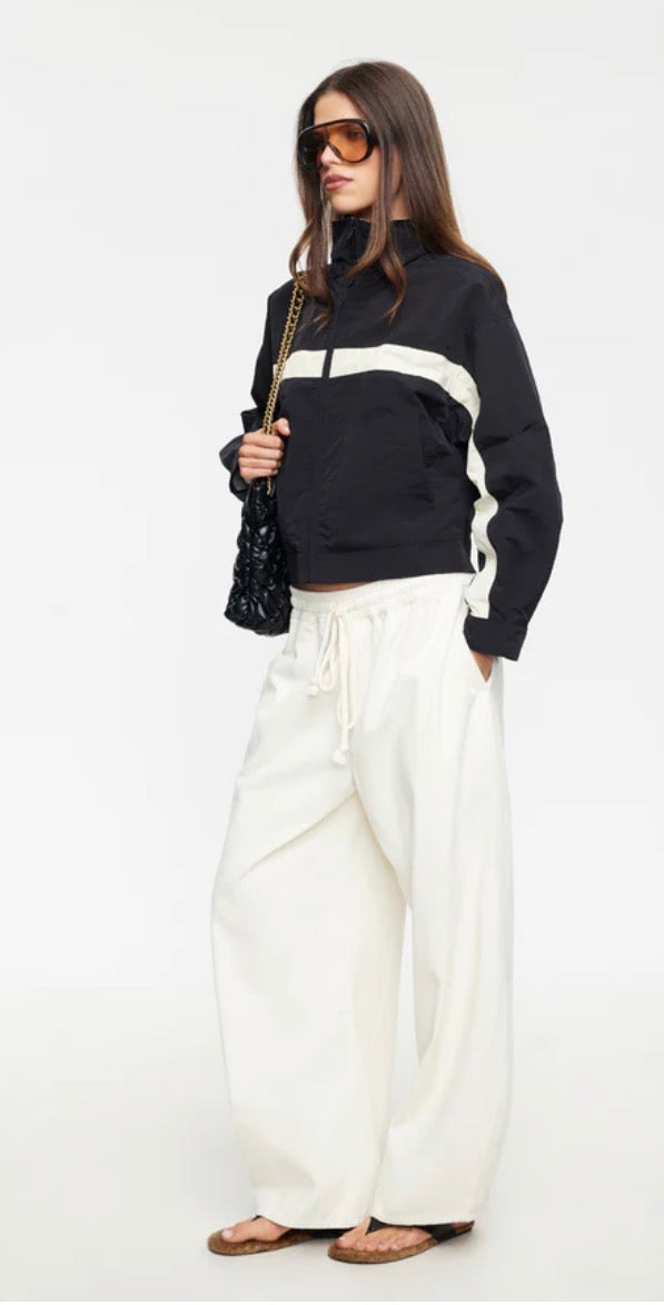 ESSENTIAL WINDBREAKER