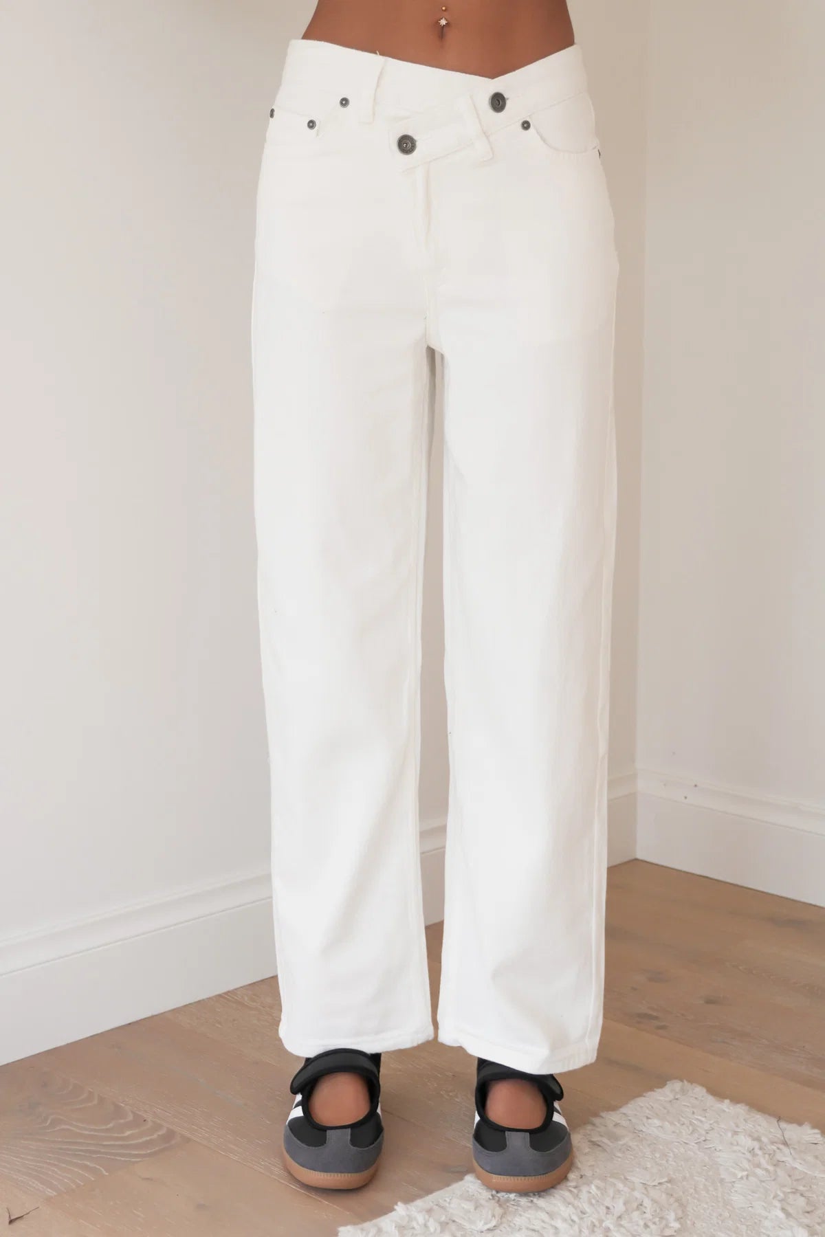 DARCY BAGGY WHITE JEAN