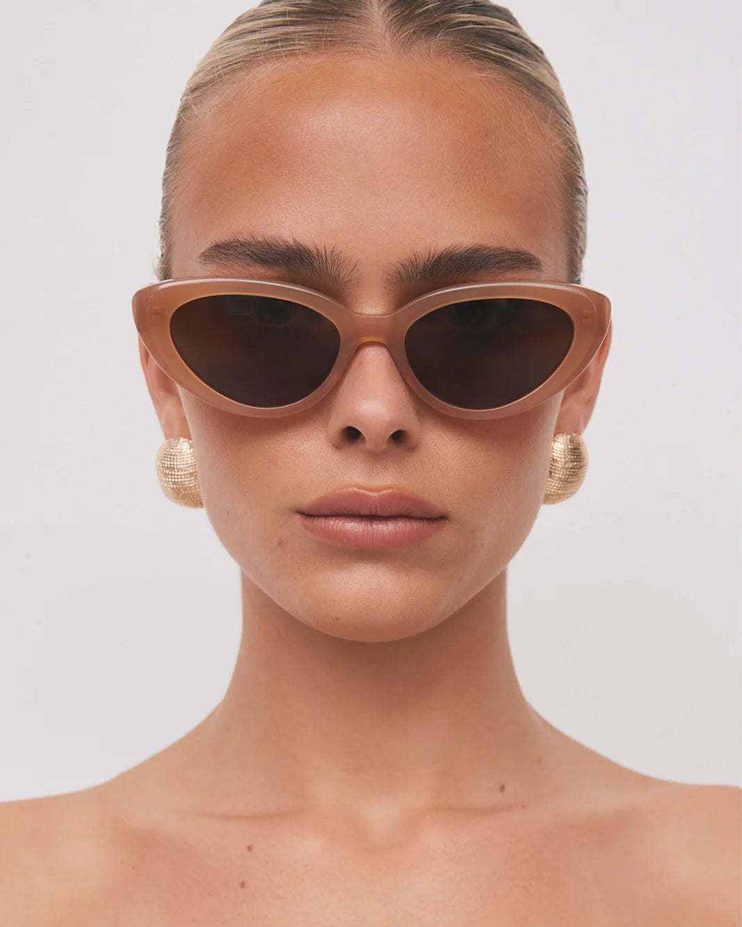 BANBE THE SWEENEY SUNGLASSES - NUDE CHOCOLATE