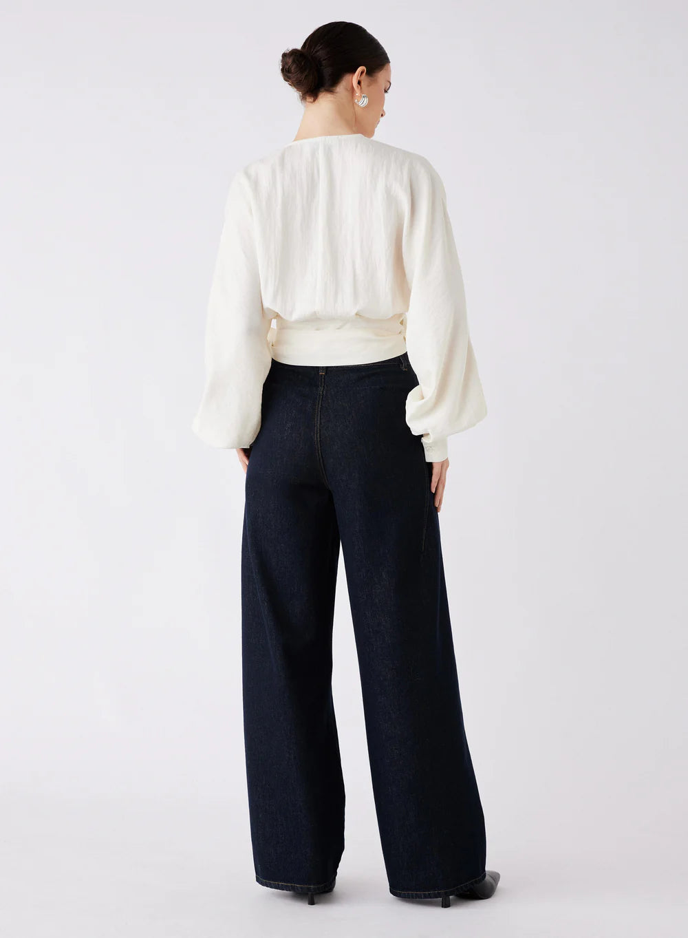 ESMAEE HILTON TIE SIDE BLOUSE