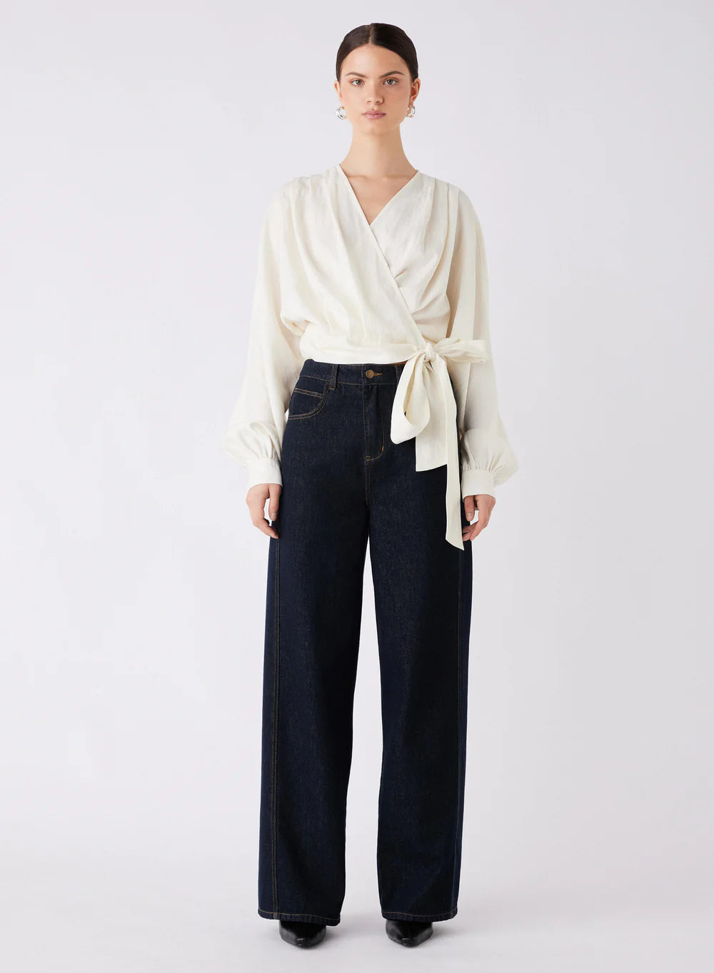 ESMAEE HILTON TIE SIDE BLOUSE